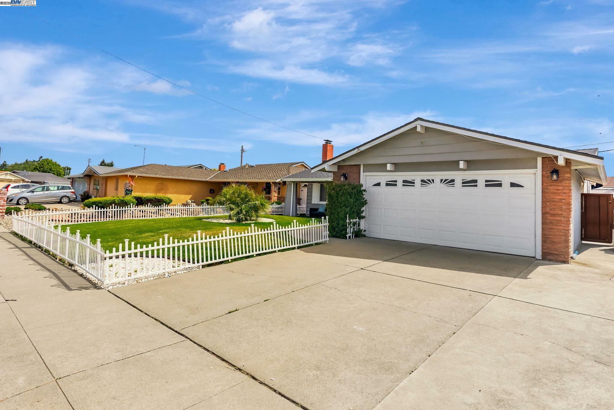 Property Photo: 35128 Cabrillo Dr CA 94536