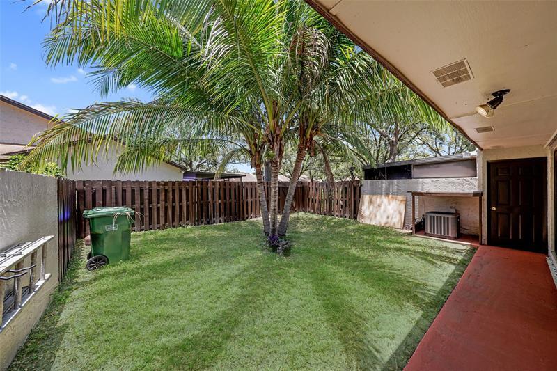 9637 NW 15th Ct  Pembroke Pines FL 33024 photo