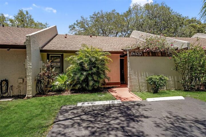 9637 NW 15th Ct  Pembroke Pines FL 33024 photo