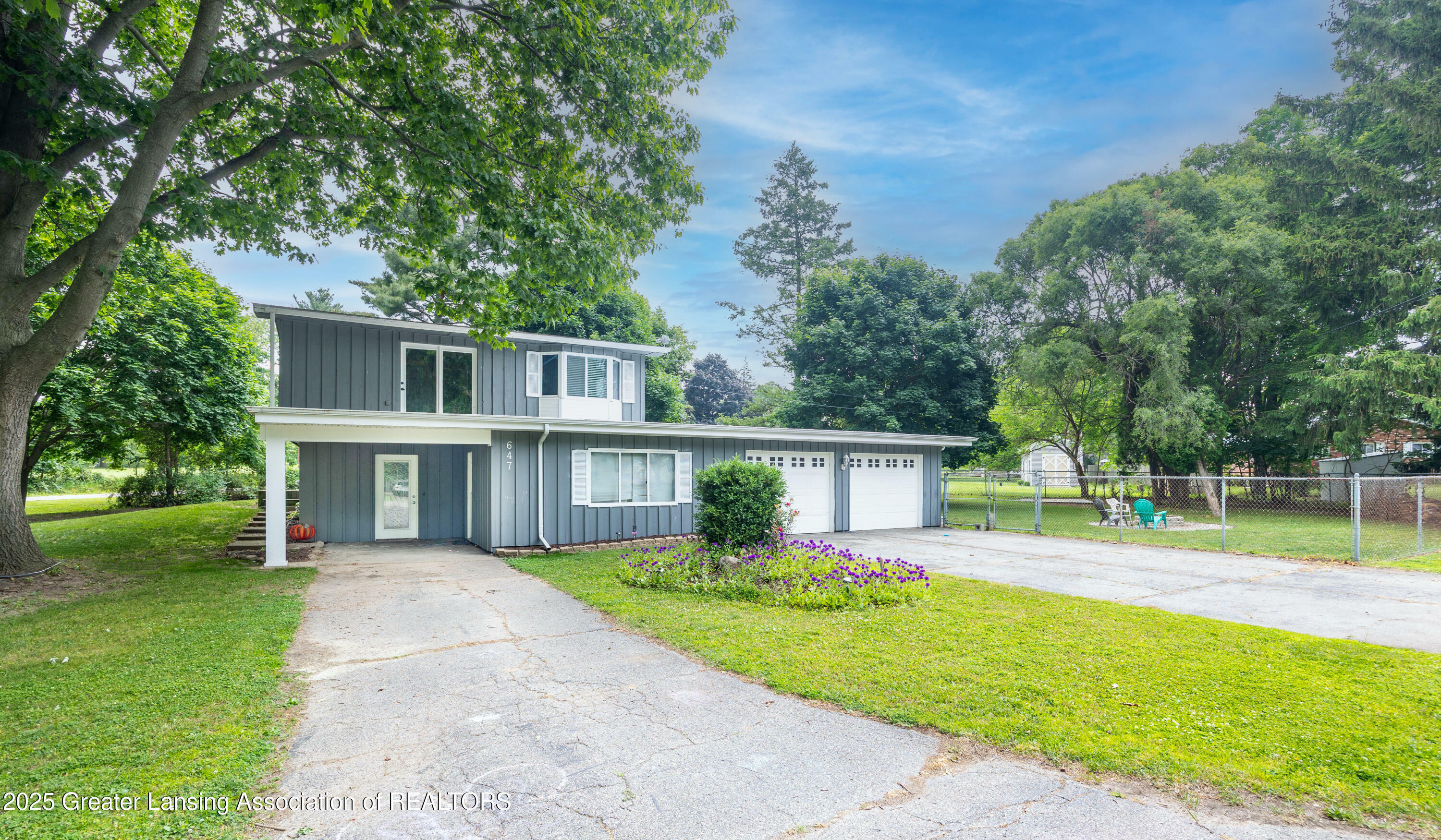 Property Photo: 647 Ridgeview Drive MI 48817