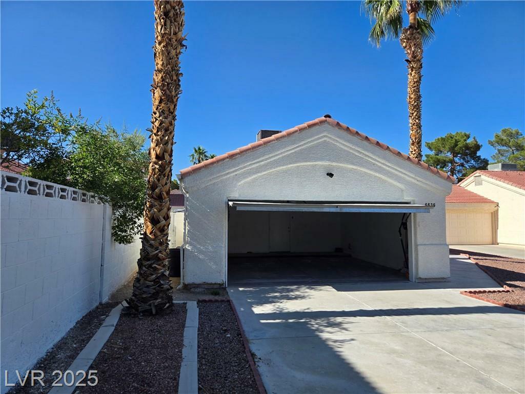 Property Photo: 6636 Old Oxford Avenue NV 89108