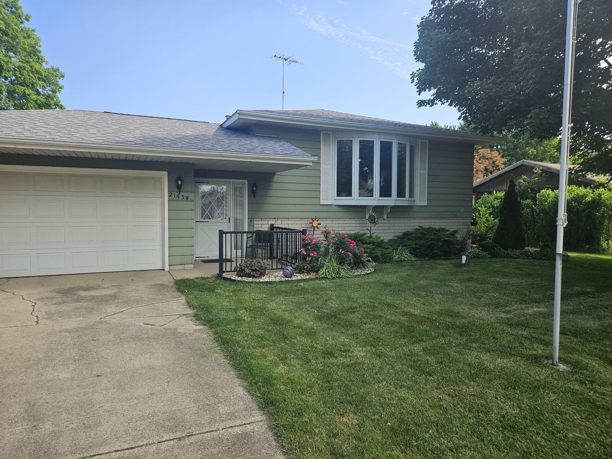 2143 W Oak Street  La Porte IN 46350 photo