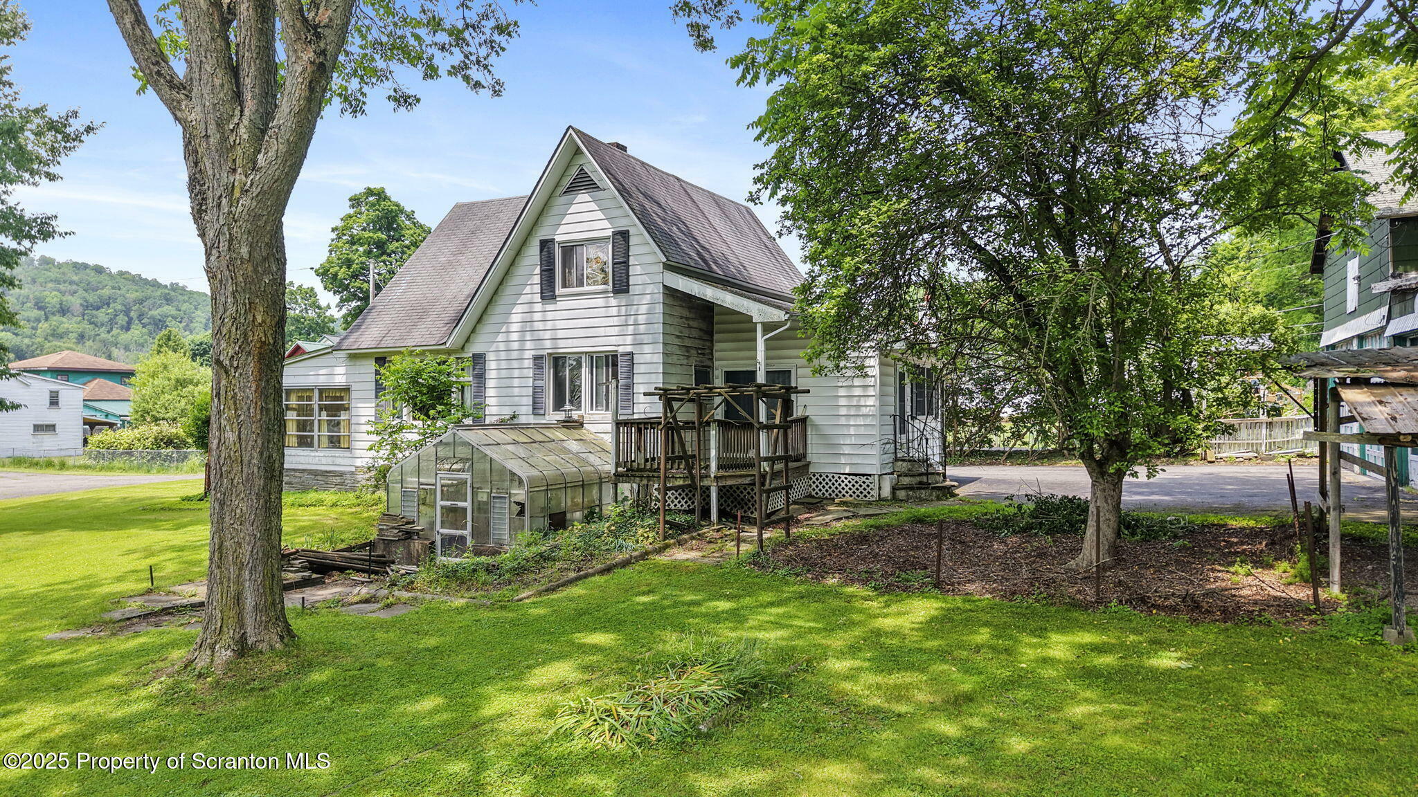 Property Photo: 27 New Street PA 18834