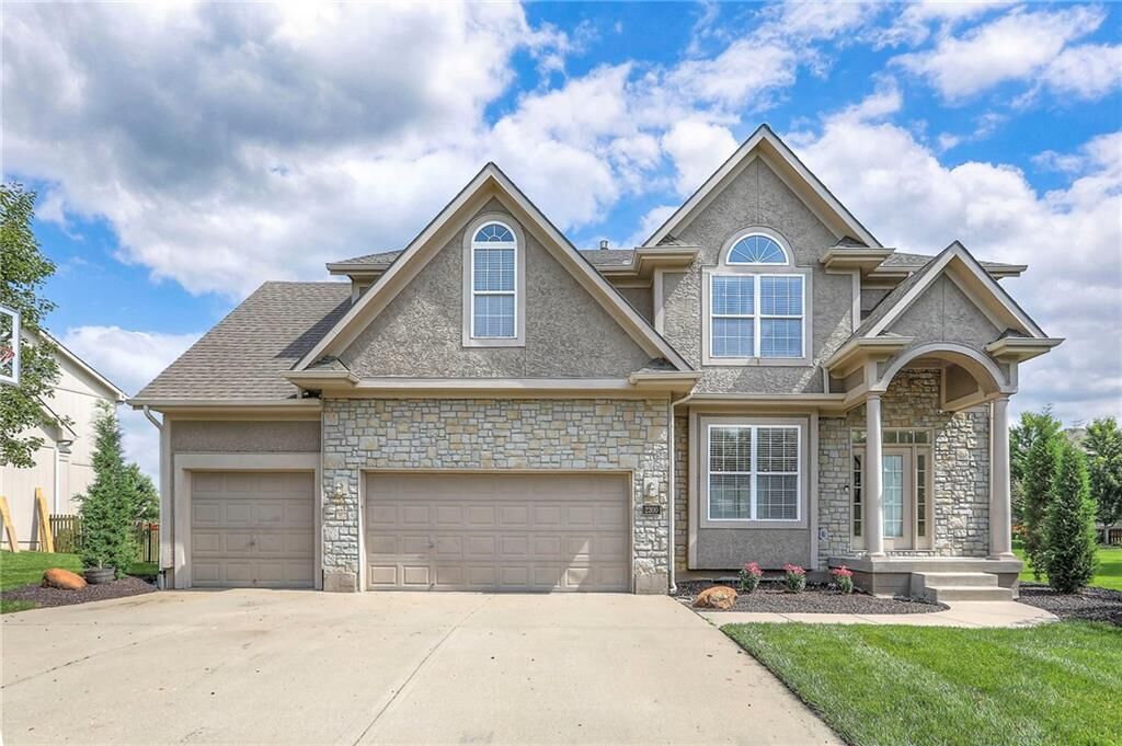 Property Photo:  2300 NE 109th Street  MO 64155 