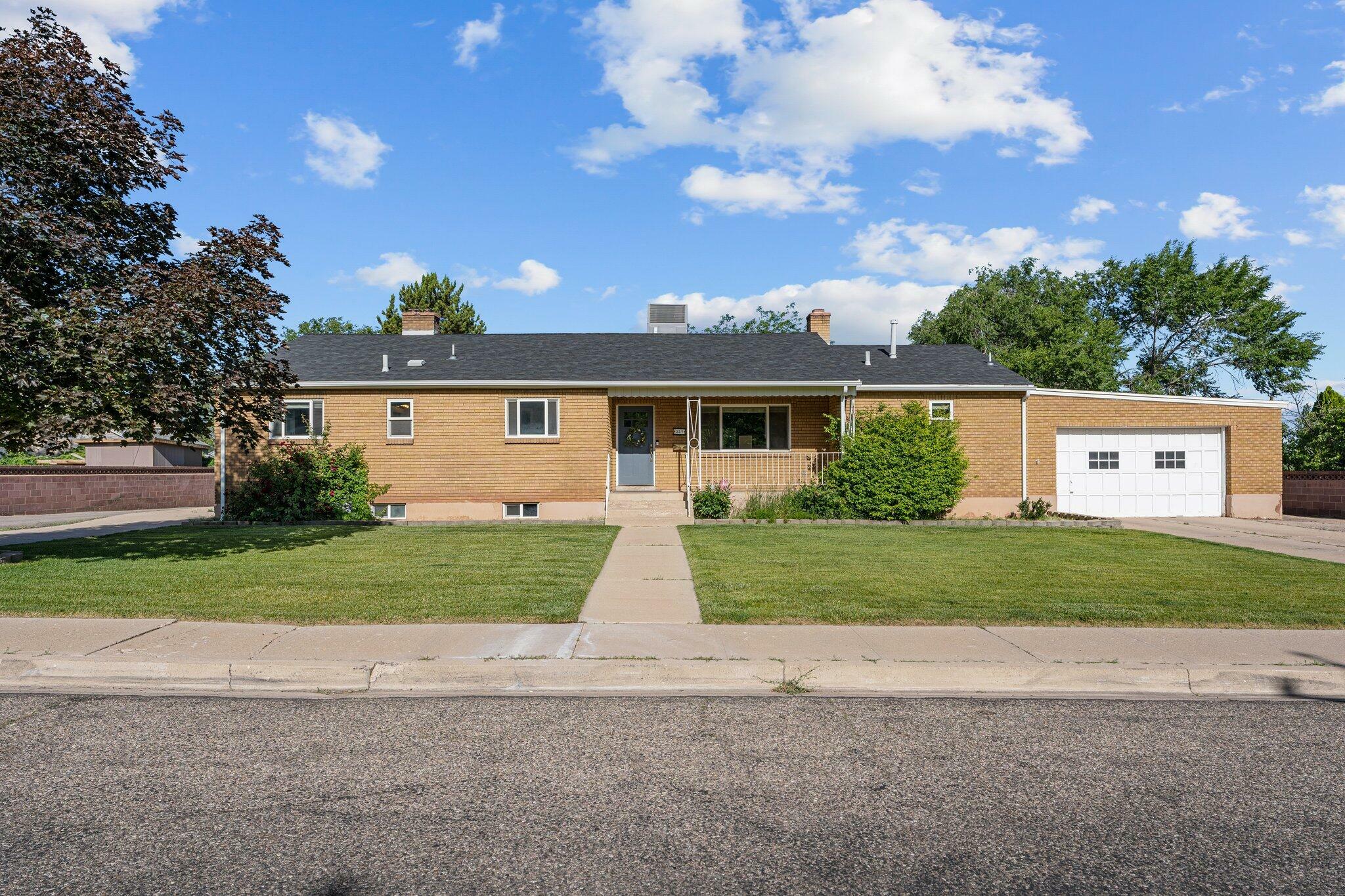 Property Photo: 237 N 400 W UT 84721