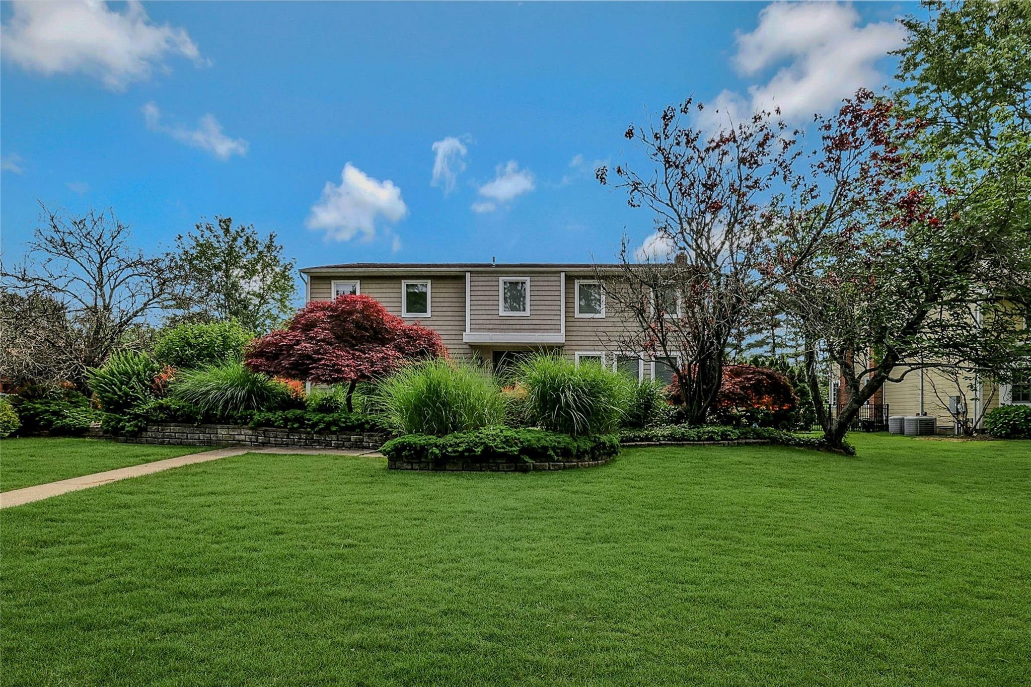 Property Photo:  15 Turret Lane  NY 11797 