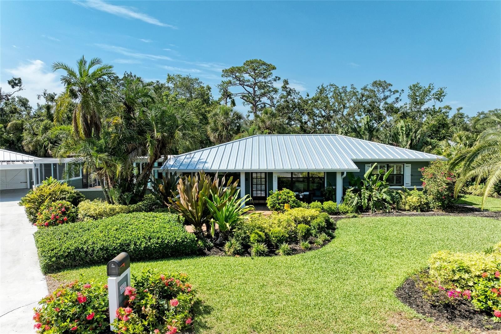 Property Photo: 2321 Milford Circle FL 34239