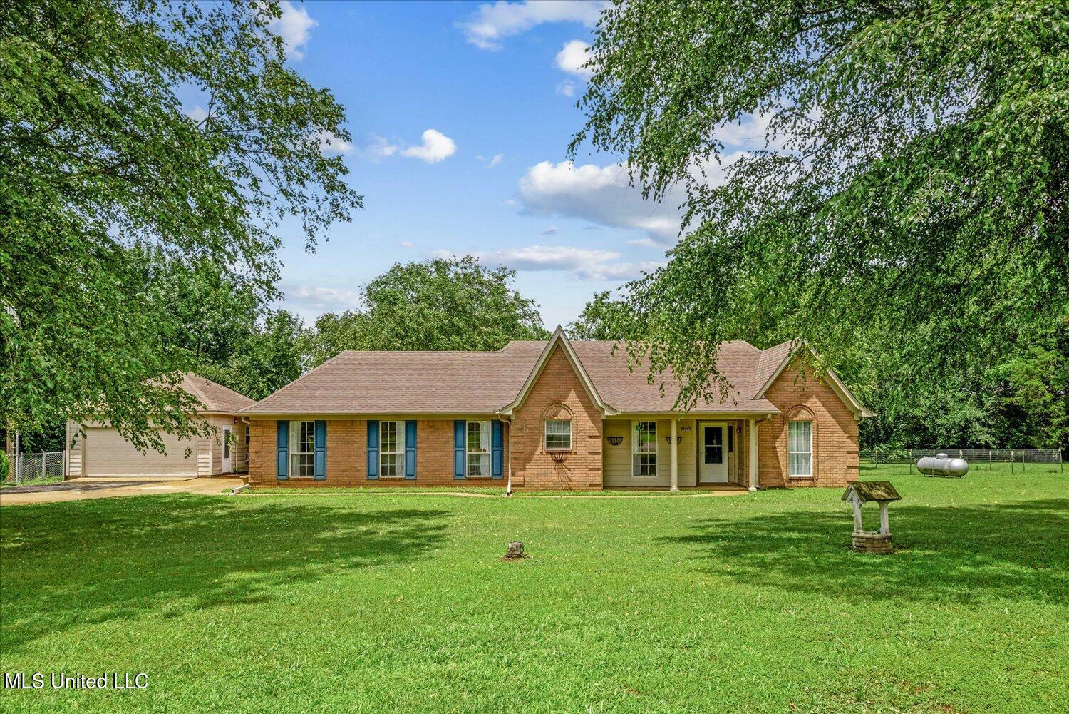 Property Photo: 10470 Hunters Walk MS 38632