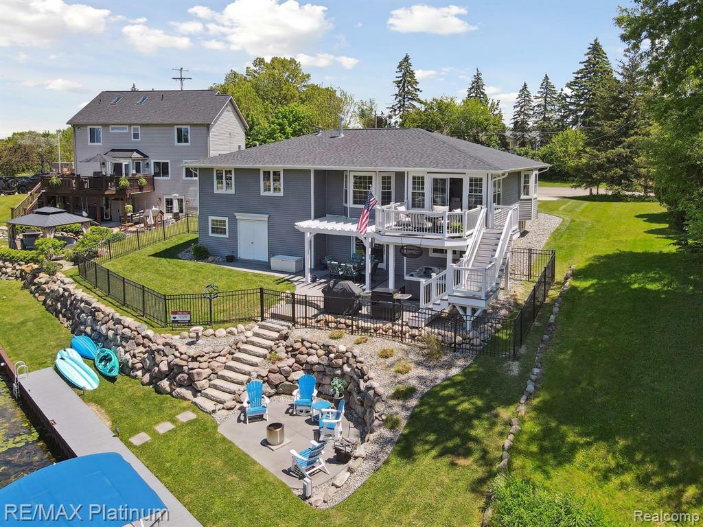 13368 N Fenton Road  Fenton MI 48430 1176 photo