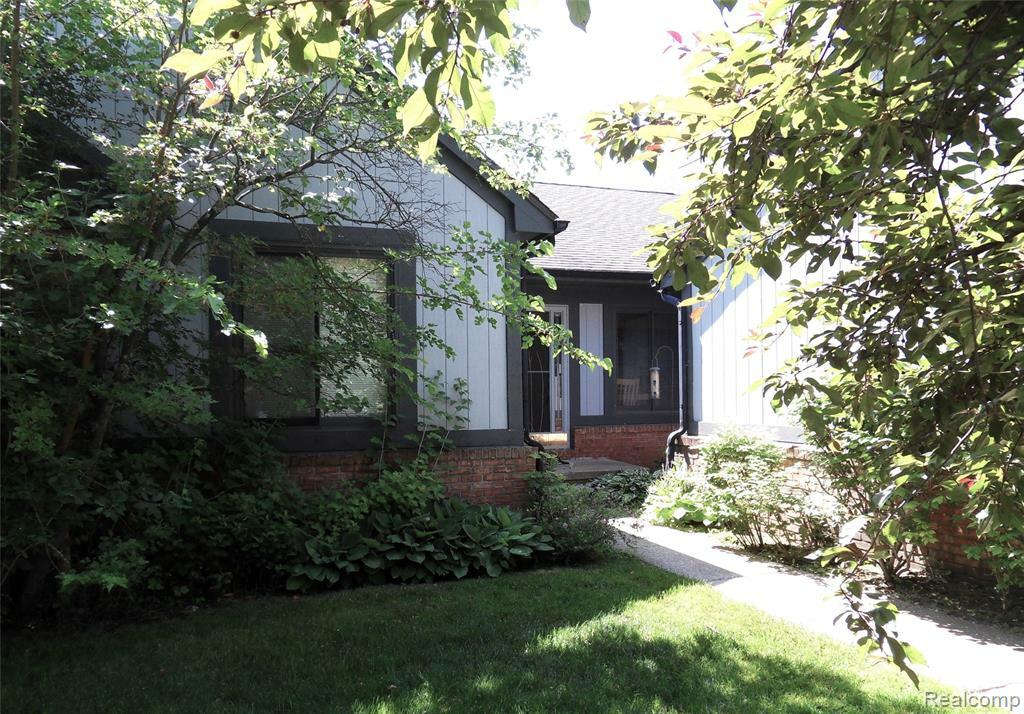 2791 Lochmoor Boulevard 21  Lake Orion MI 48360 1948 photo