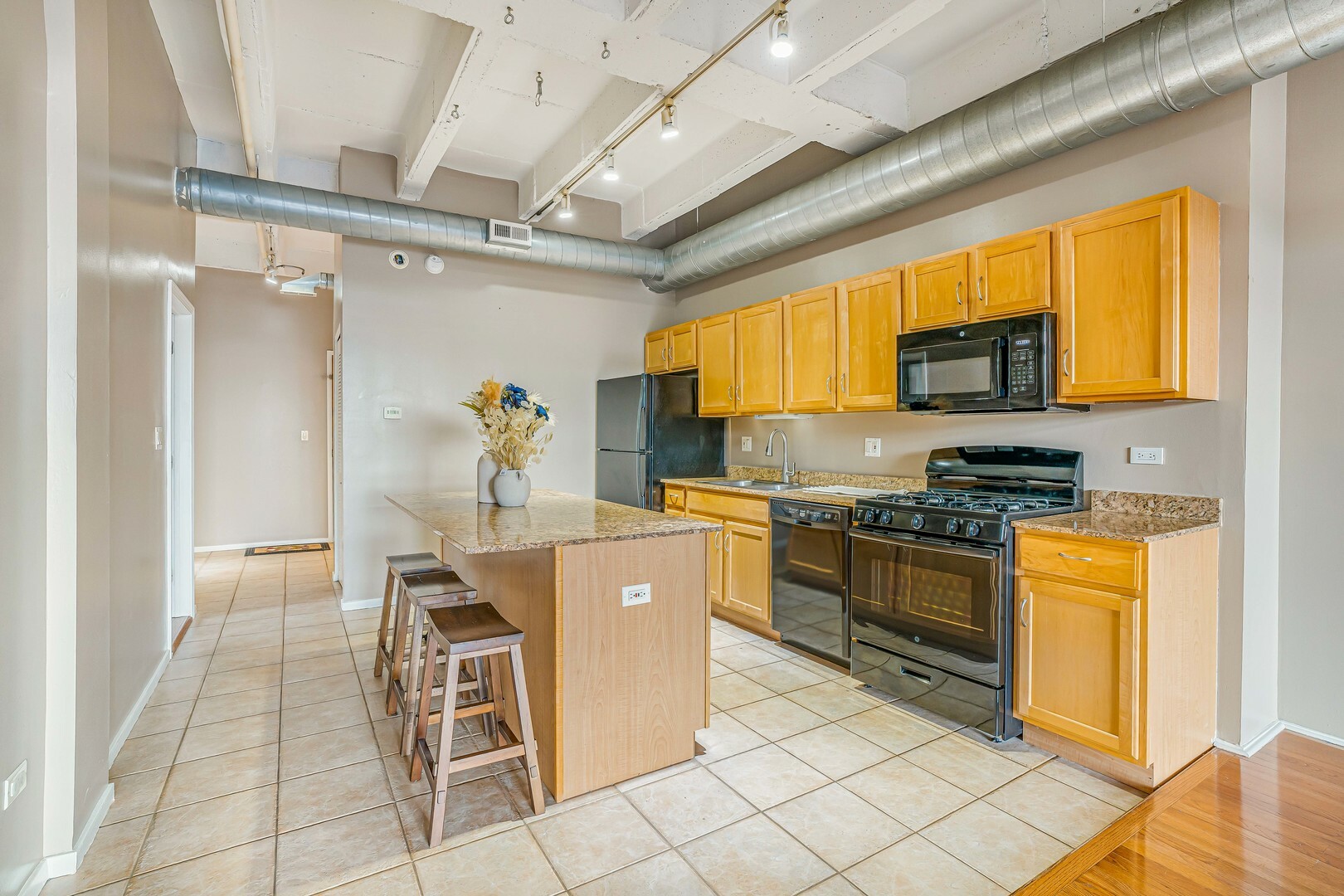 Property Photo: 5200 S Ellis Avenue 318 IL 60615