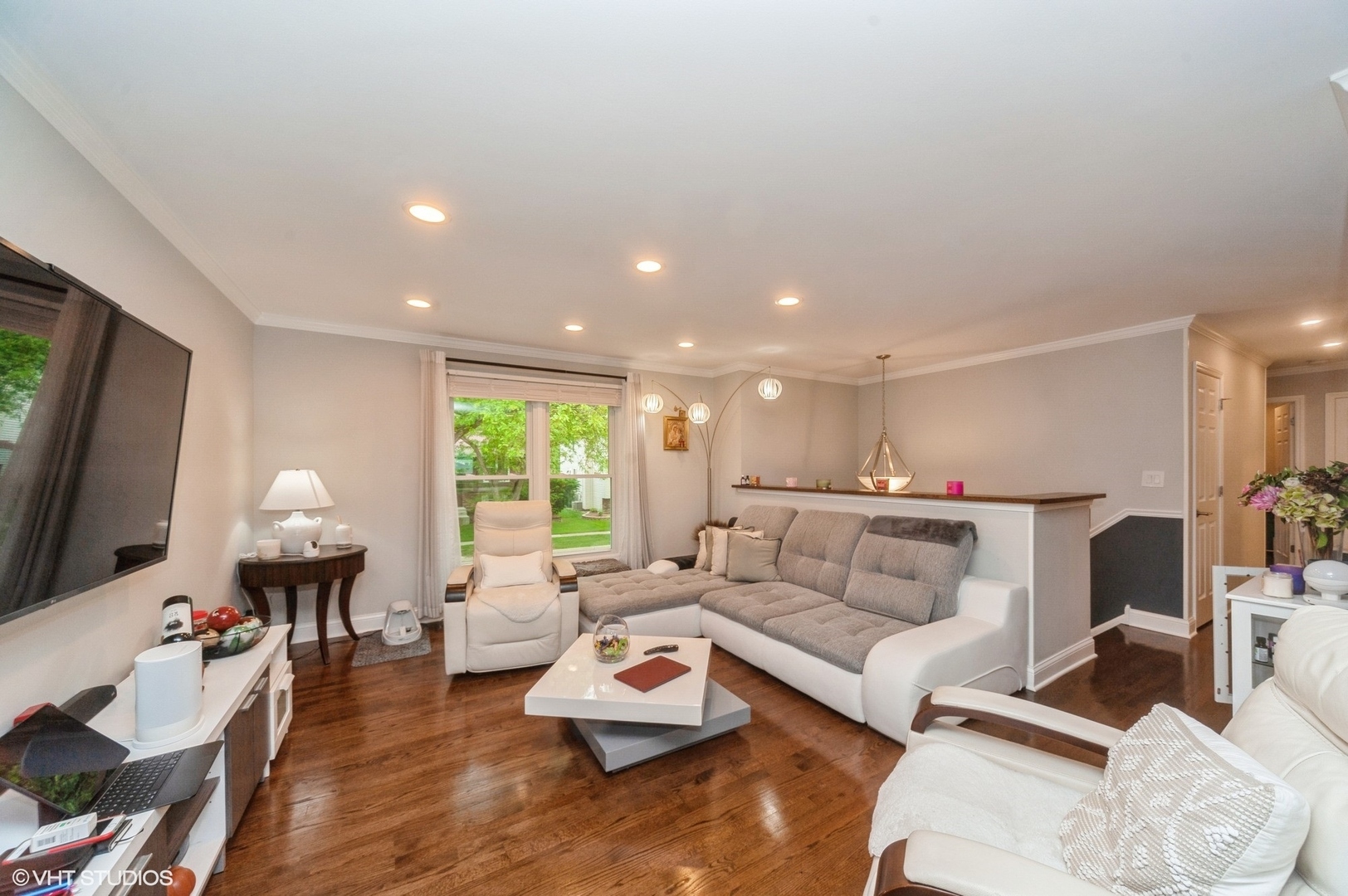 Property Photo: 116 S Deerpath Drive IL 60061