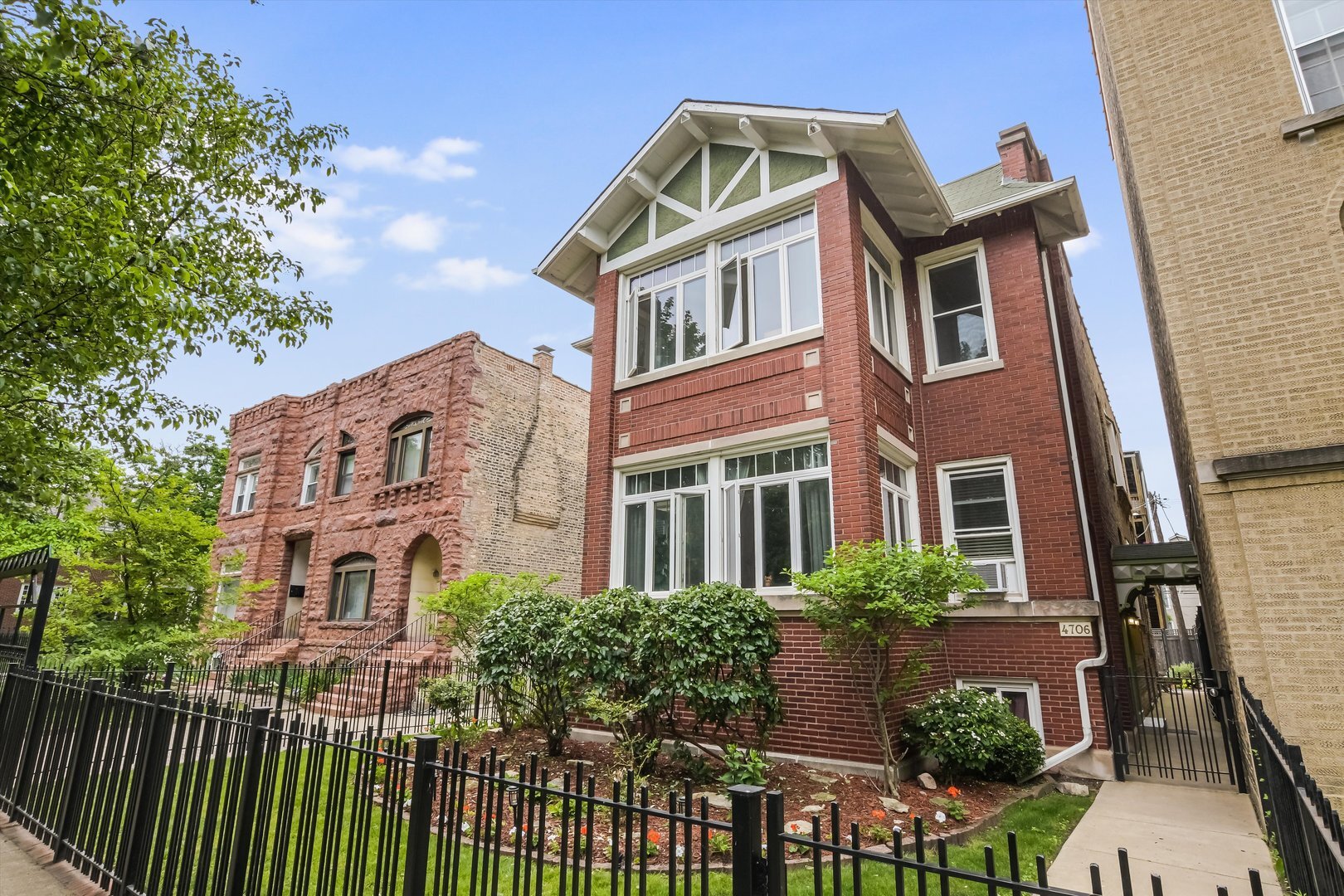 Property Photo: 4706 N Paulina Street IL 60640