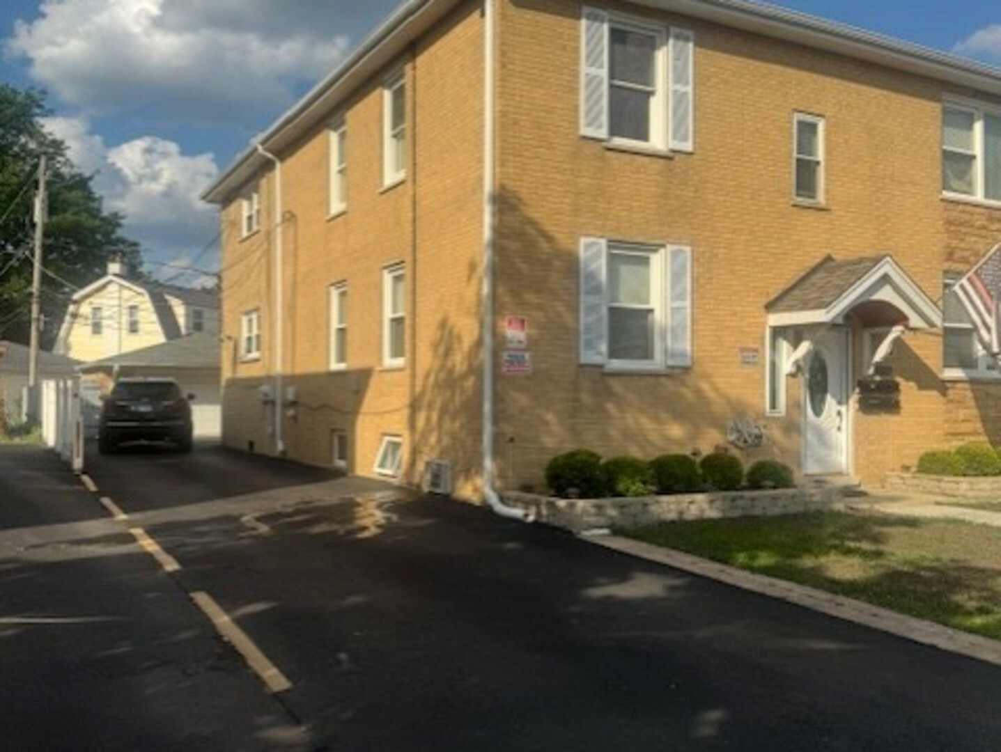 Property Photo: 747 N Northwest Highway IL 60068