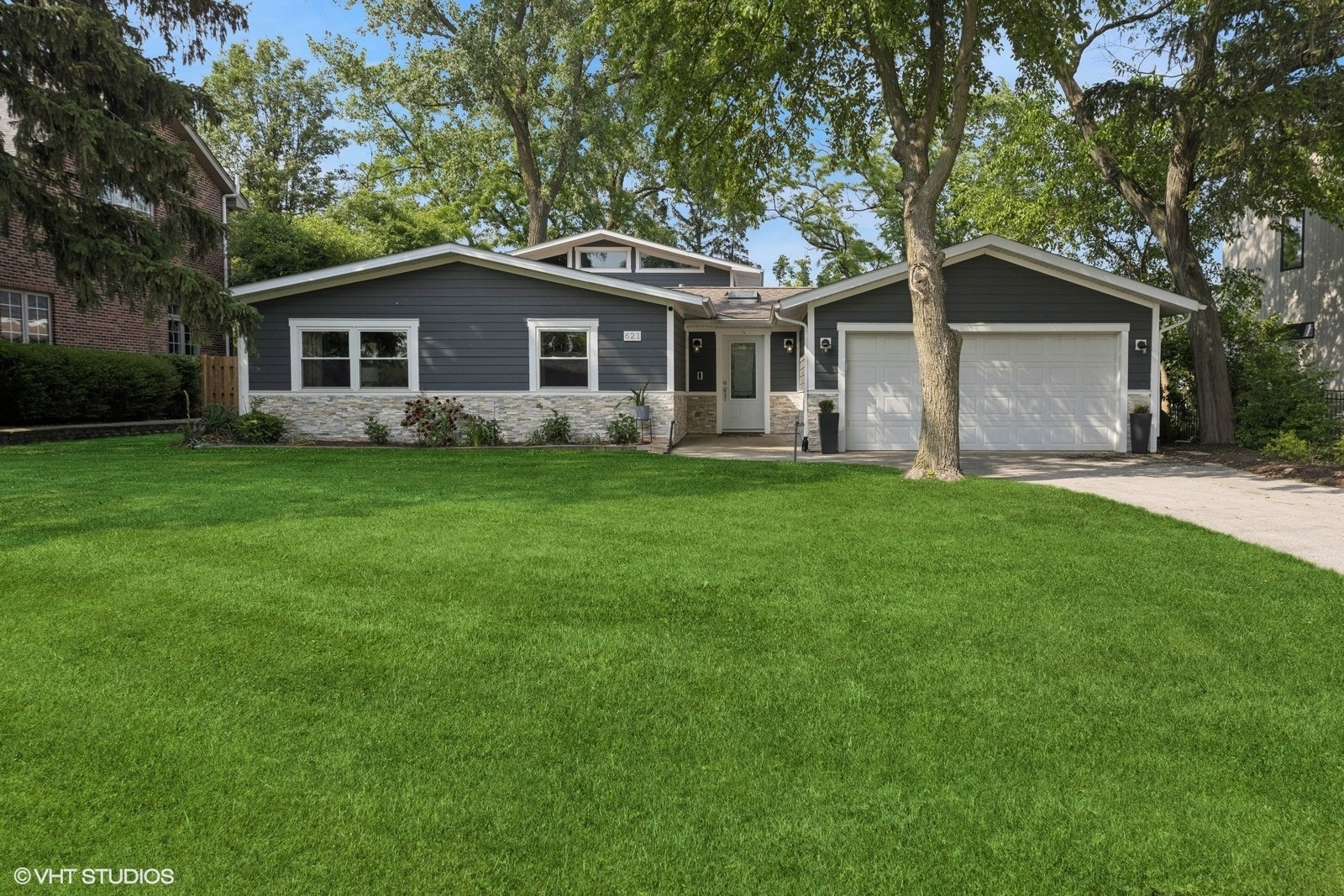 Property Photo: 621 W 56th Street IL 60521