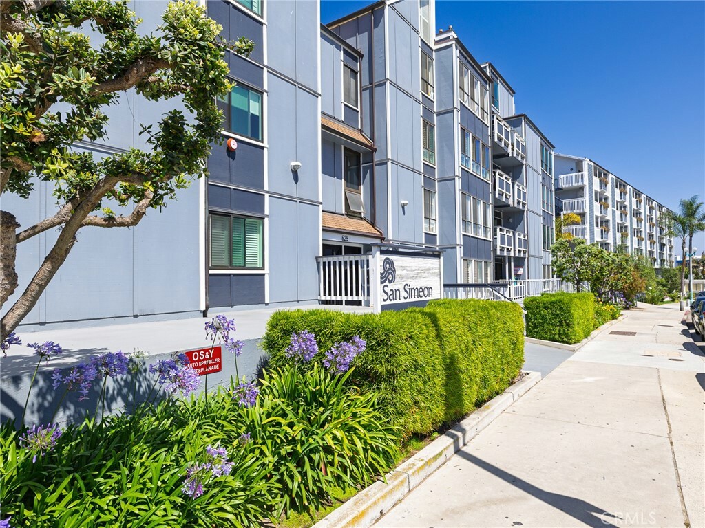 Property Photo: 625 Esplanade 29 CA 90277