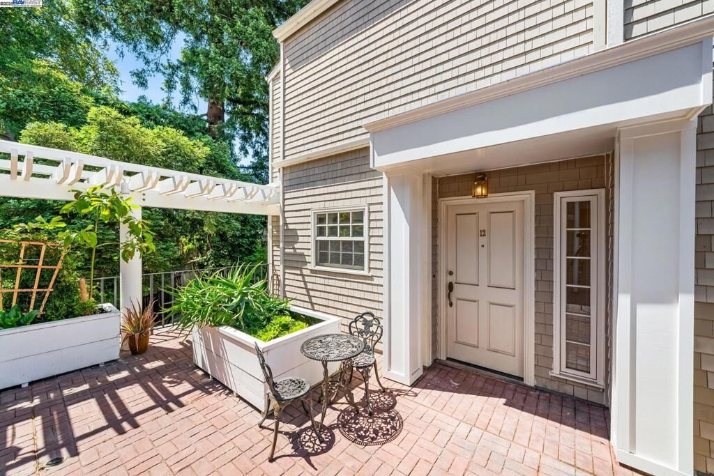 Property Photo:  1555 Cherry St 12  CA 94070 
