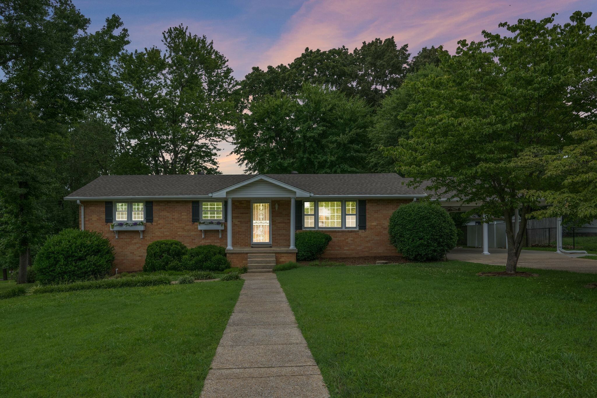 Property Photo: 305 E Overhill Dr TN 37055