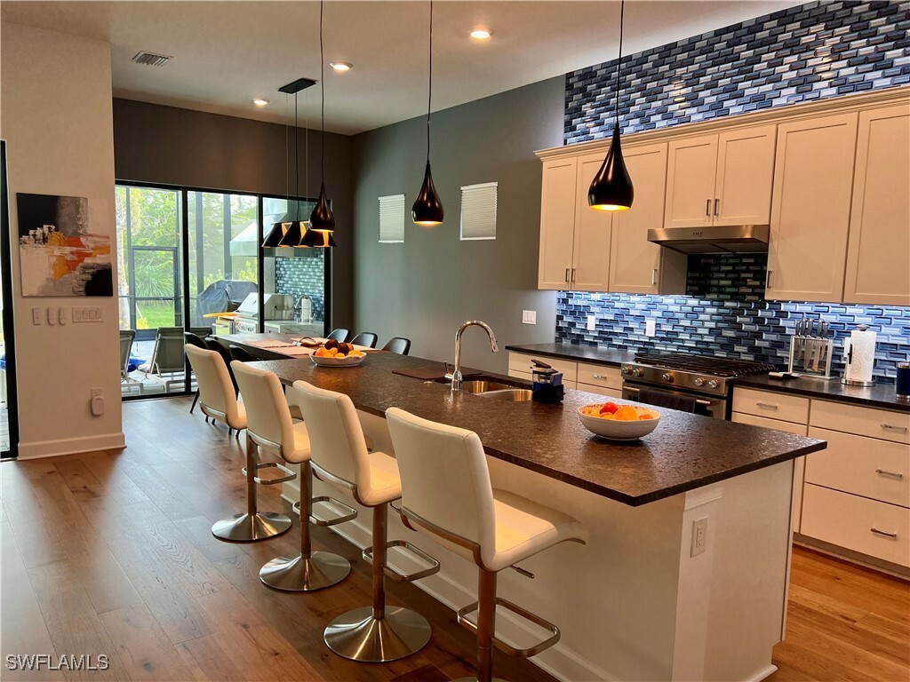 Property Photo: 6690 Pennyroyal Drive FL 34114
