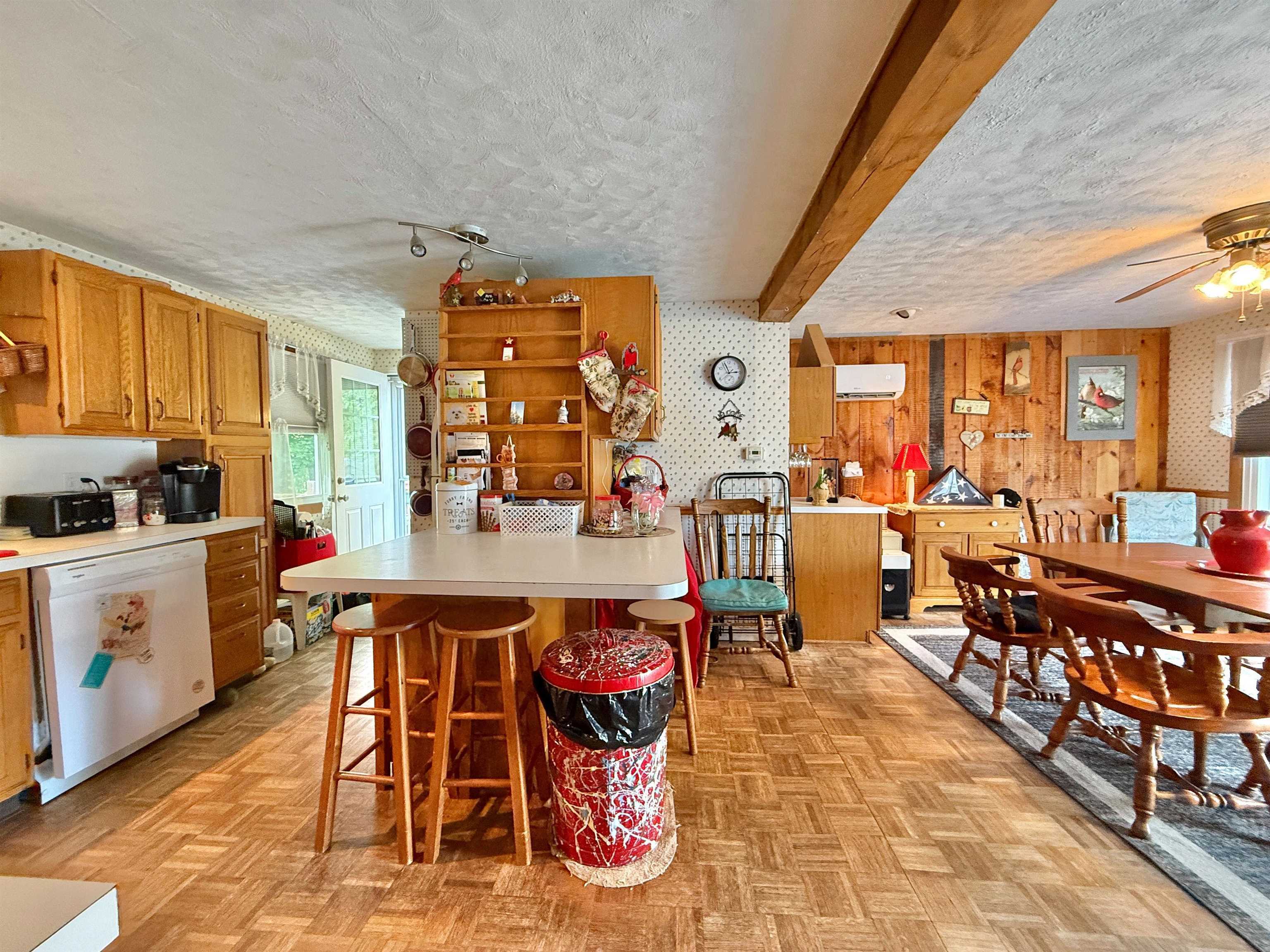 Property Photo: 6 Charlton Circle NH 03060