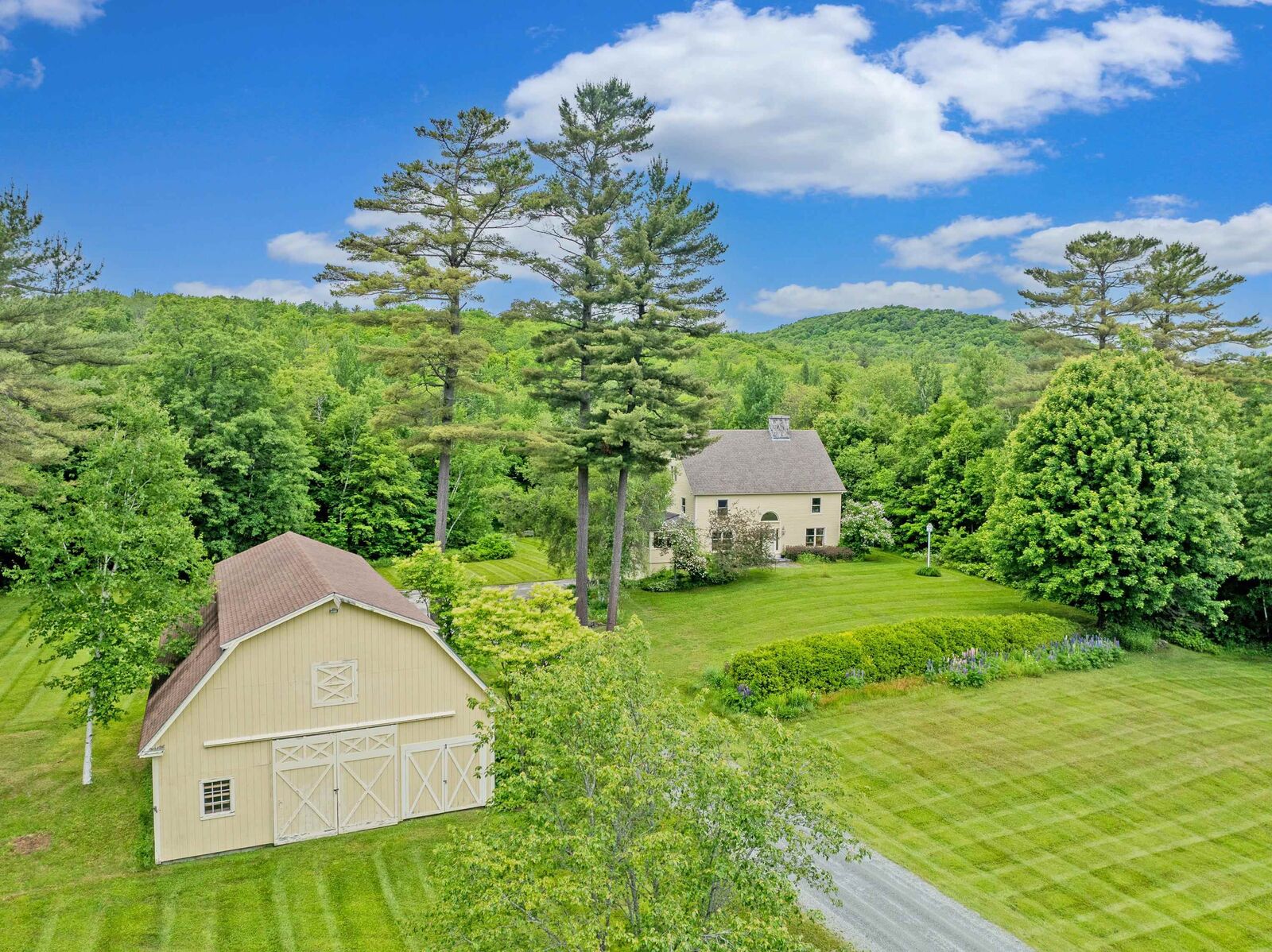 Property Photo:  895 Manns Hill Road  NH 03561 