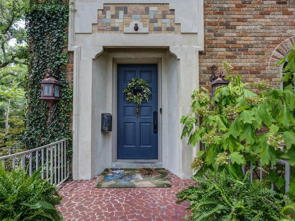 Property Photo: 2401 Stadium Drive TX 76109