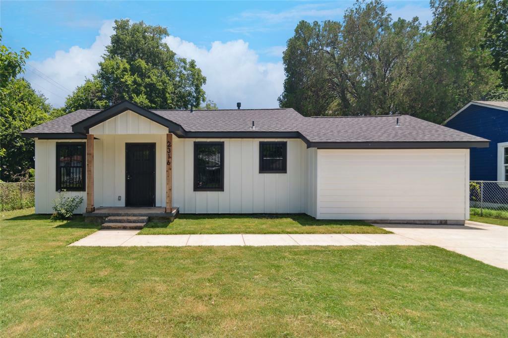 Property Photo: 2316 Skylark Dr TX 75216