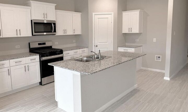 Property Photo:  2136 Ranger Hill Avenue  TX 76108