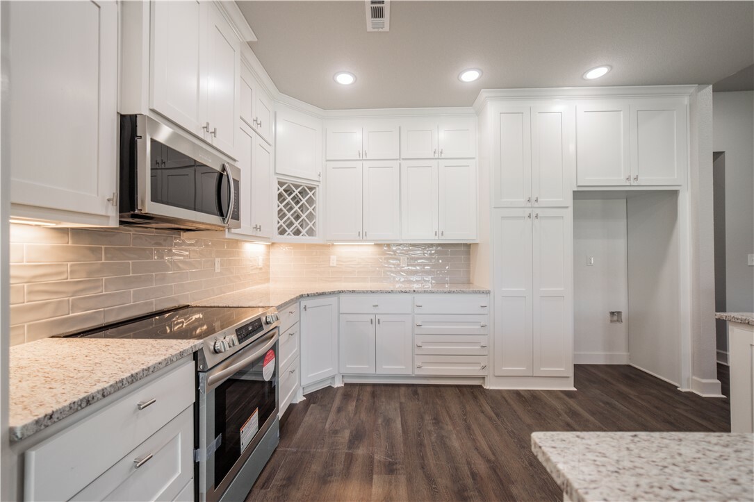 Property Photo: 1013 Glass Street AR 72718