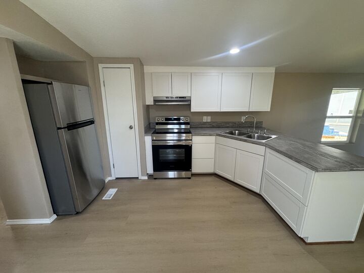 Property Photo:  526 NW 17th Street  OR 97756 