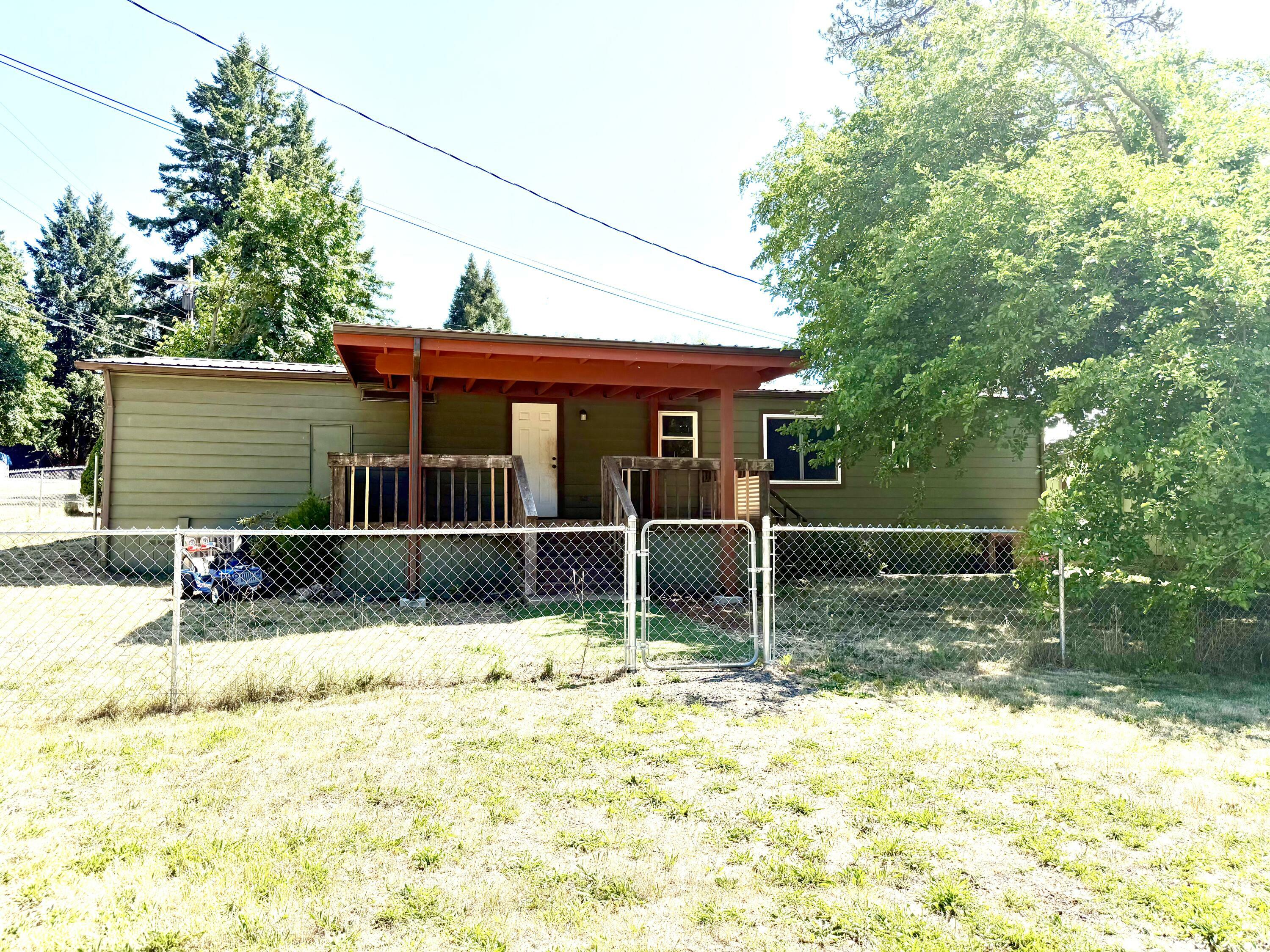 Property Photo: 616 Laurel Avenue OR 97522
