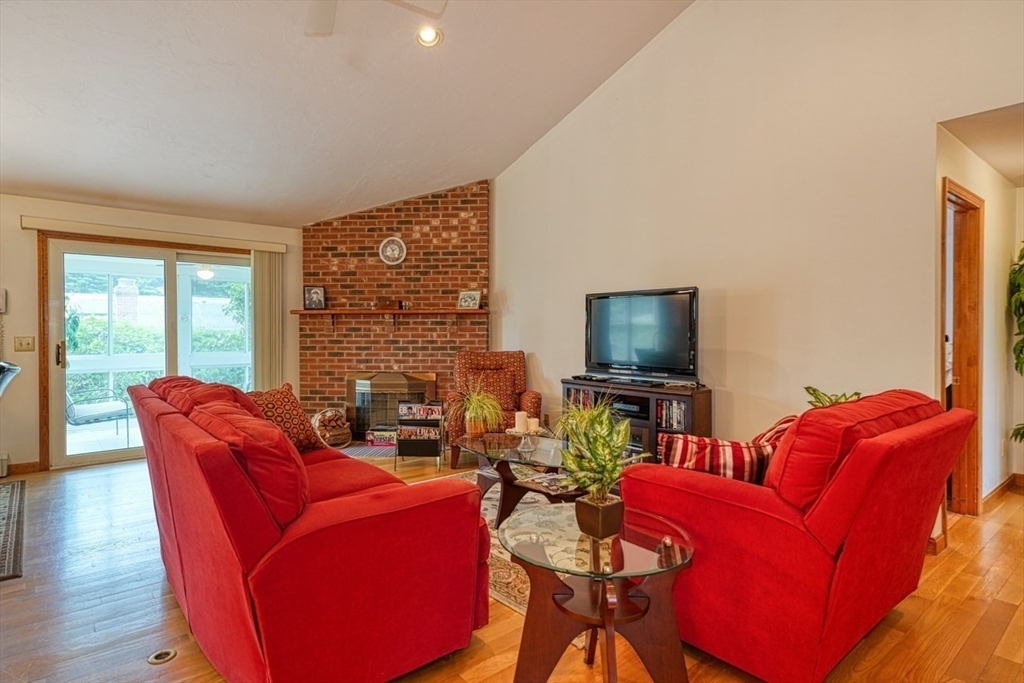 Property Photo: 7 Chandler Way 7 MA 01532