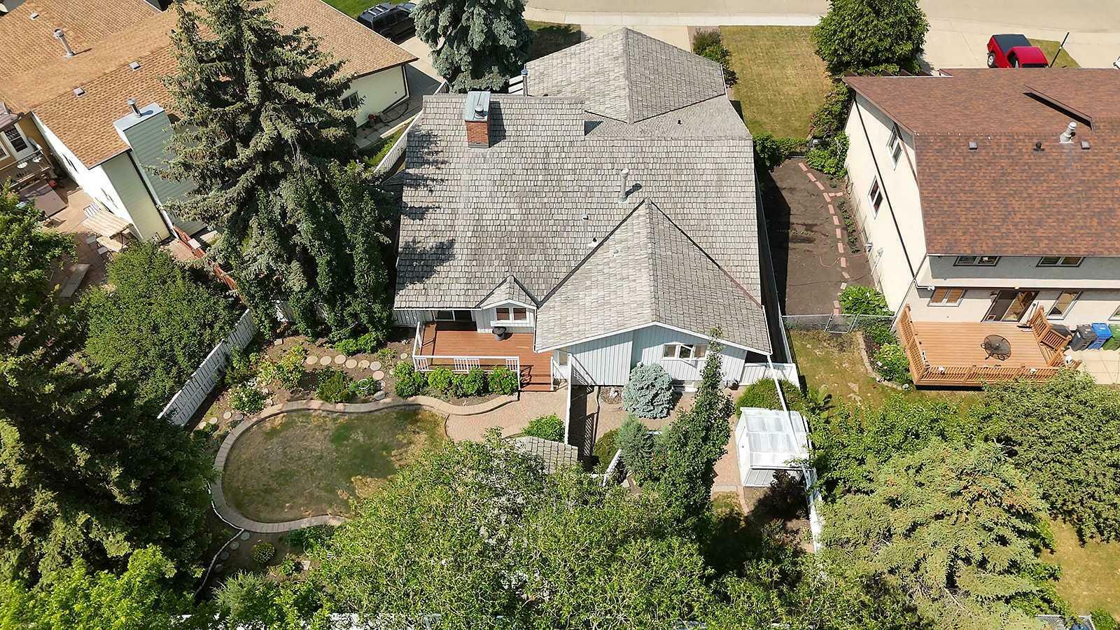 Property Photo: 9 Rose Crescent AB T4P 3K3