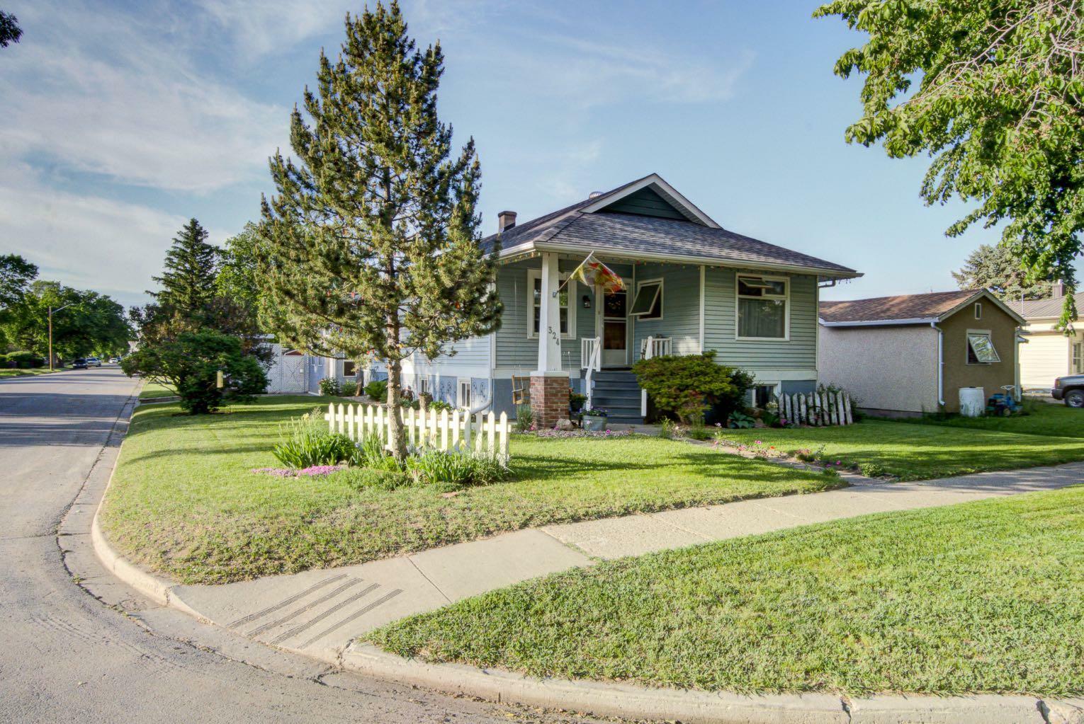 Property Photo: 324 51 Avenue W AB T0L 0T0