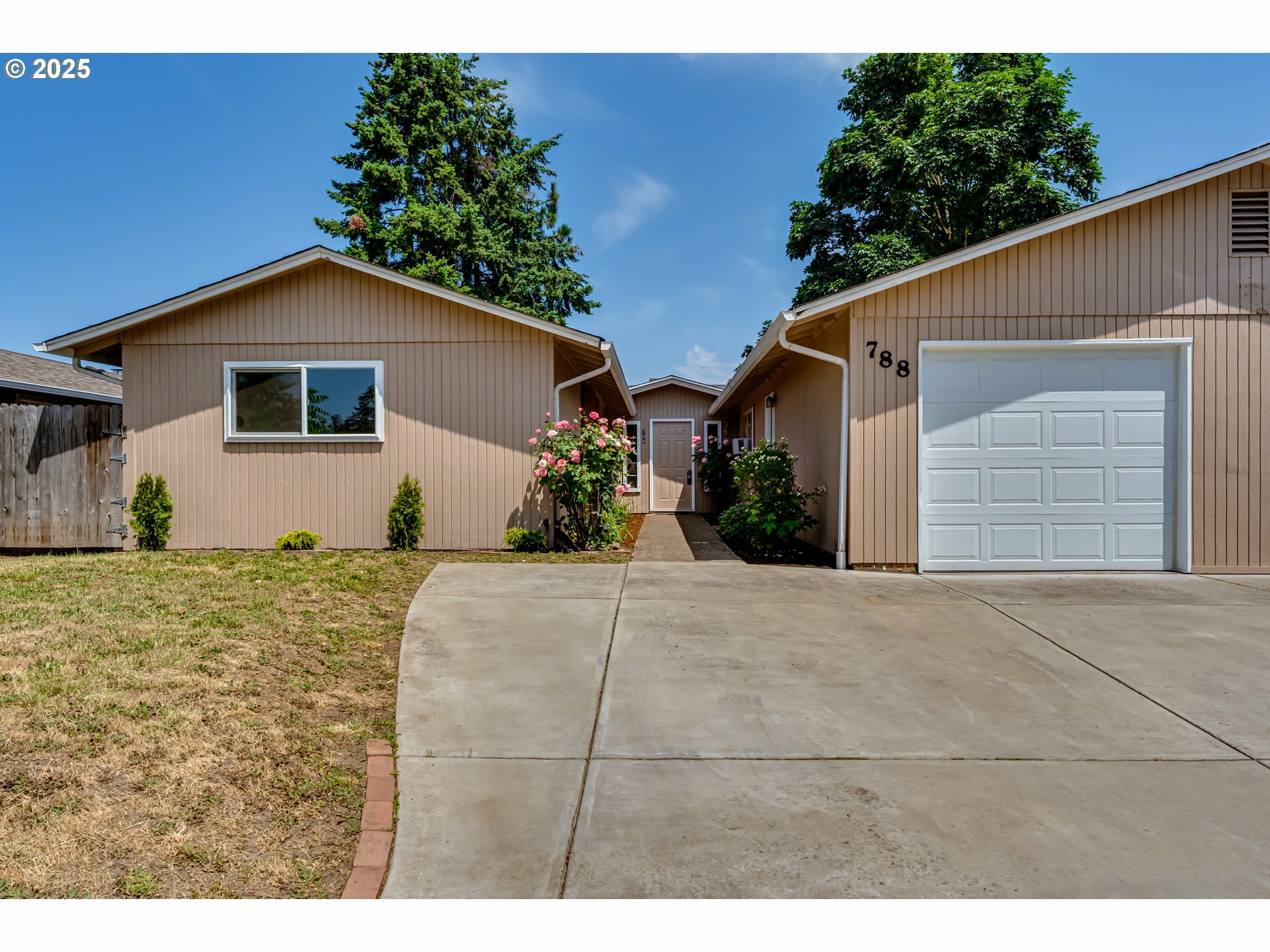 Property Photo: 786 W Quinalt St OR 97477