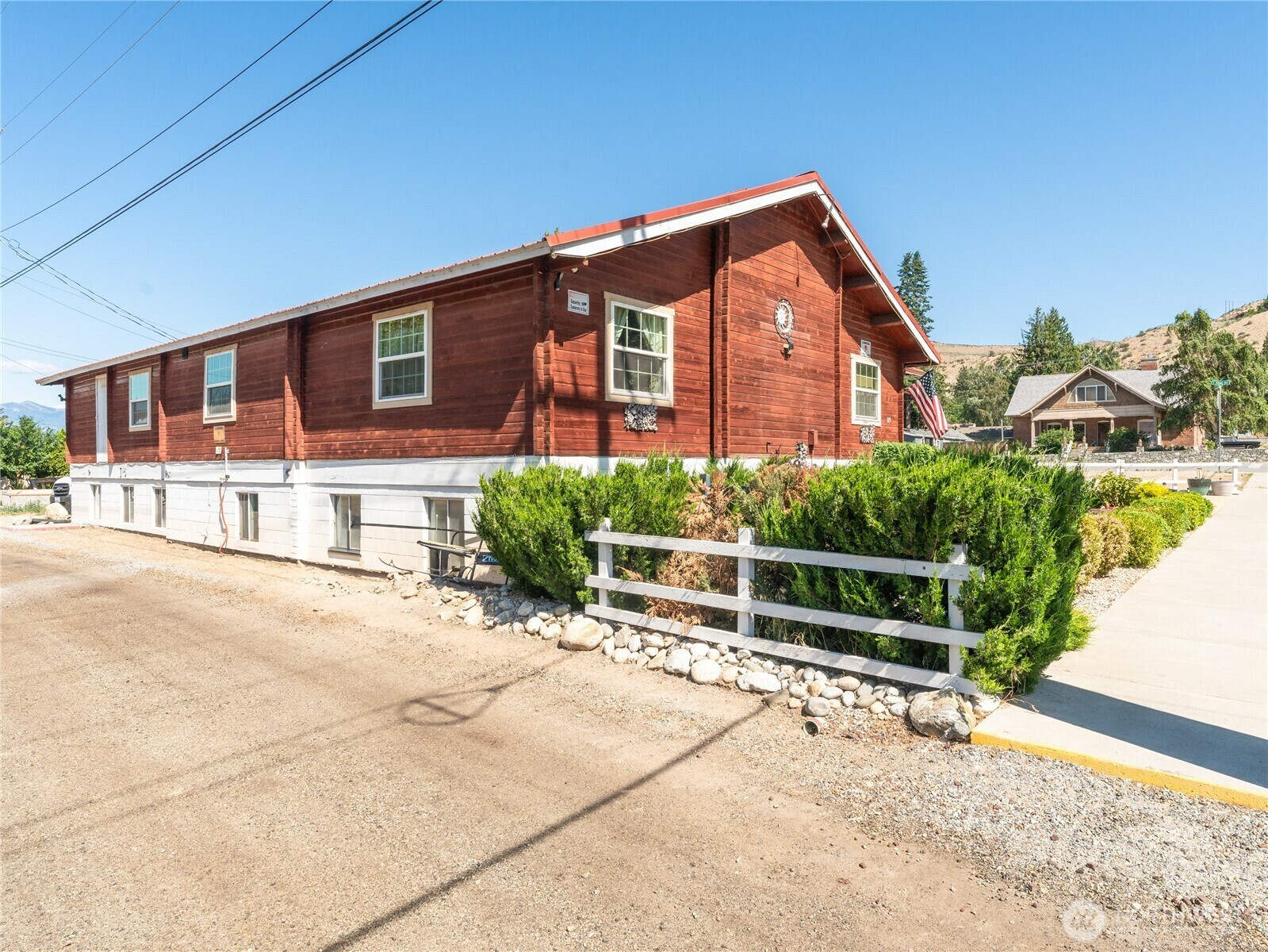 Property Photo: 319 N Sanders Street WA 98816