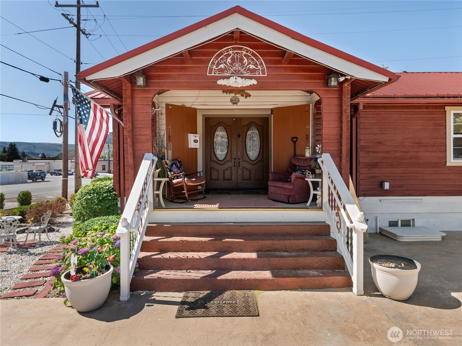 Property Photo:  319 N Sanders Street  WA 98816 