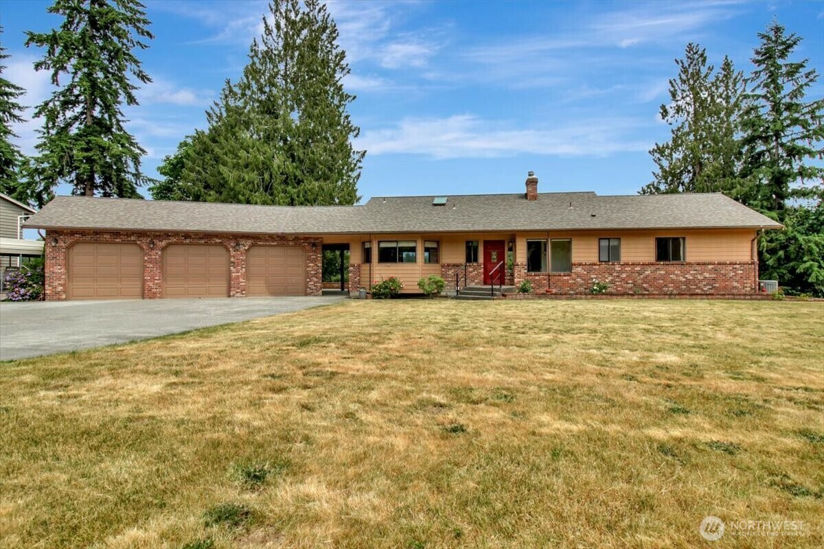 Property Photo: 21611 88th Drive NE WA 98223