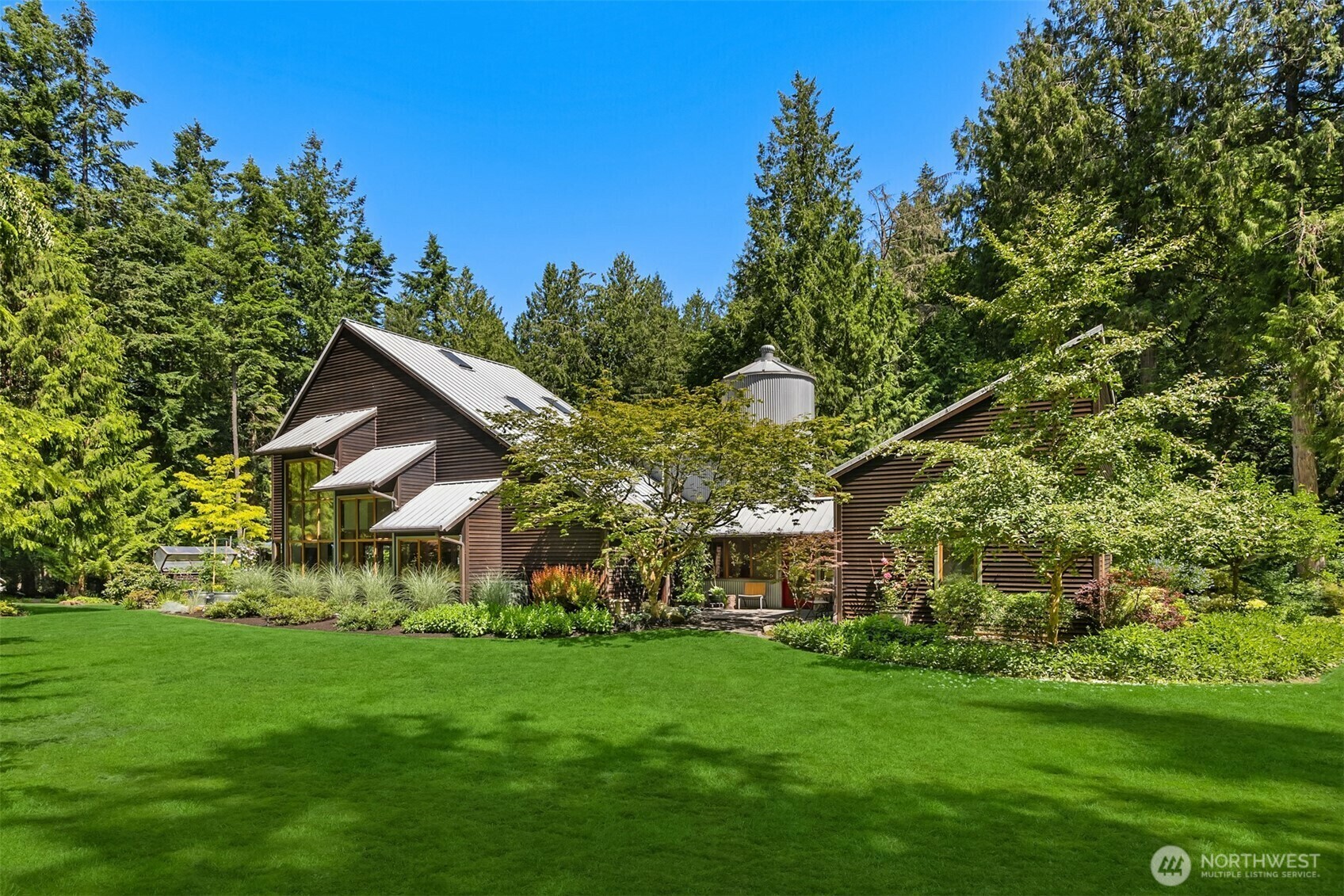 Property Photo: 9000 NE Hidden Cove Road WA 98110