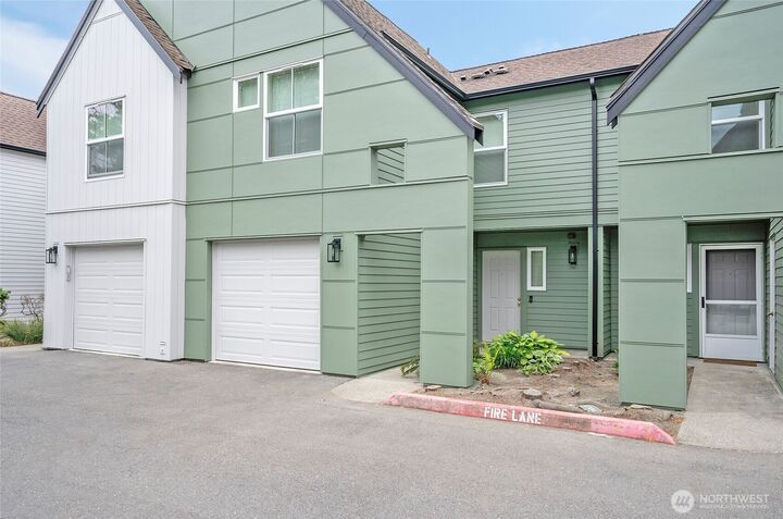 Property Photo:  6711 S 239th Place A103  WA 98032 