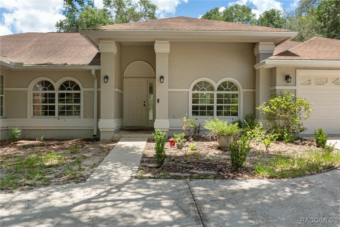 Property Photo: 3042 N Eisenhower Avenue FL 34442