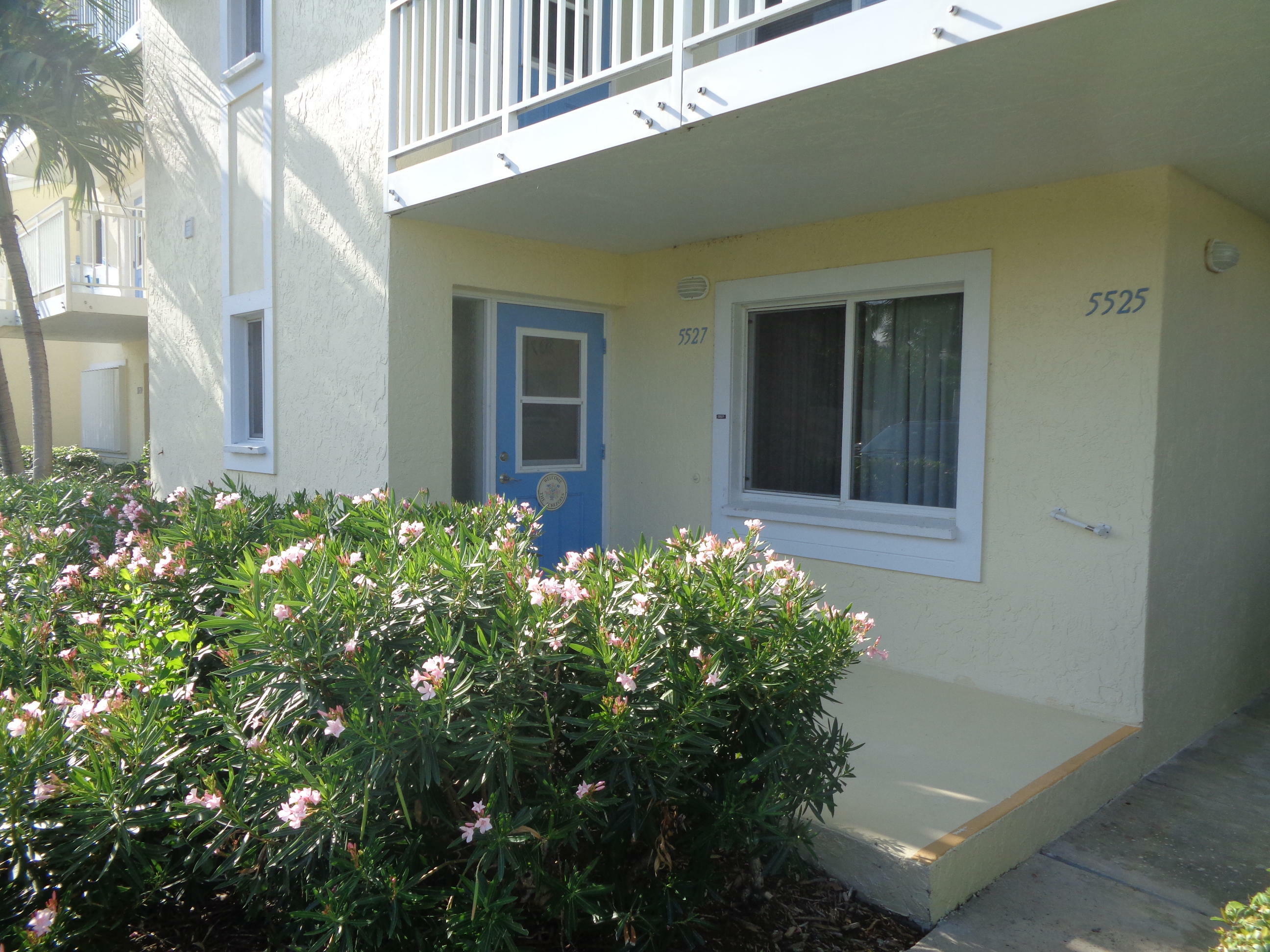 Property Photo: 5527 NE Gulfstream Way FL 34996