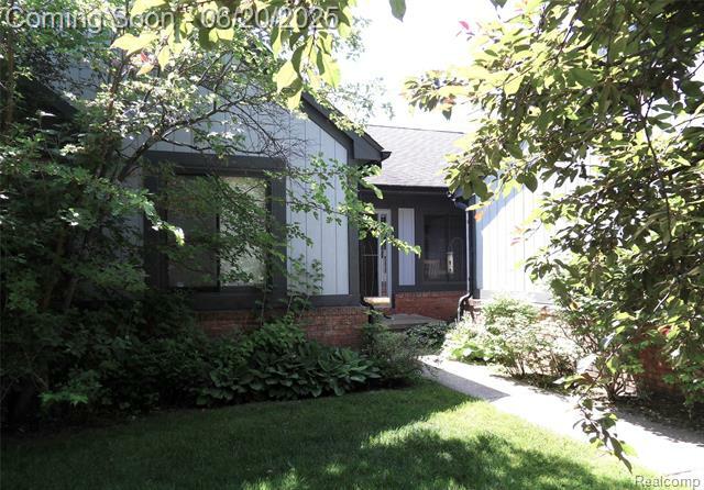 Property Photo: 2791 Lochmoor Boulevard 21 MI 48360