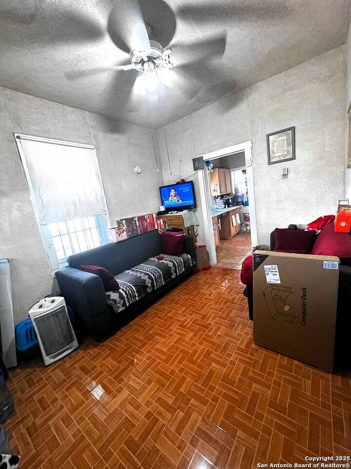 Property Photo:  422 E Franciscan  TX 78204 