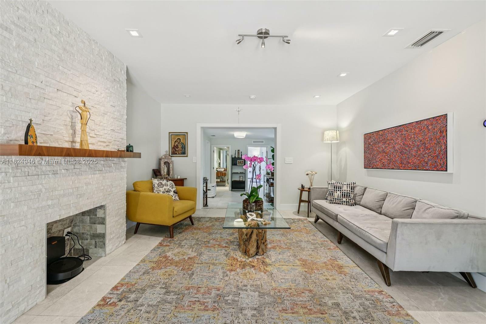 Property Photo: 441 SW 27th Rd FL 33129