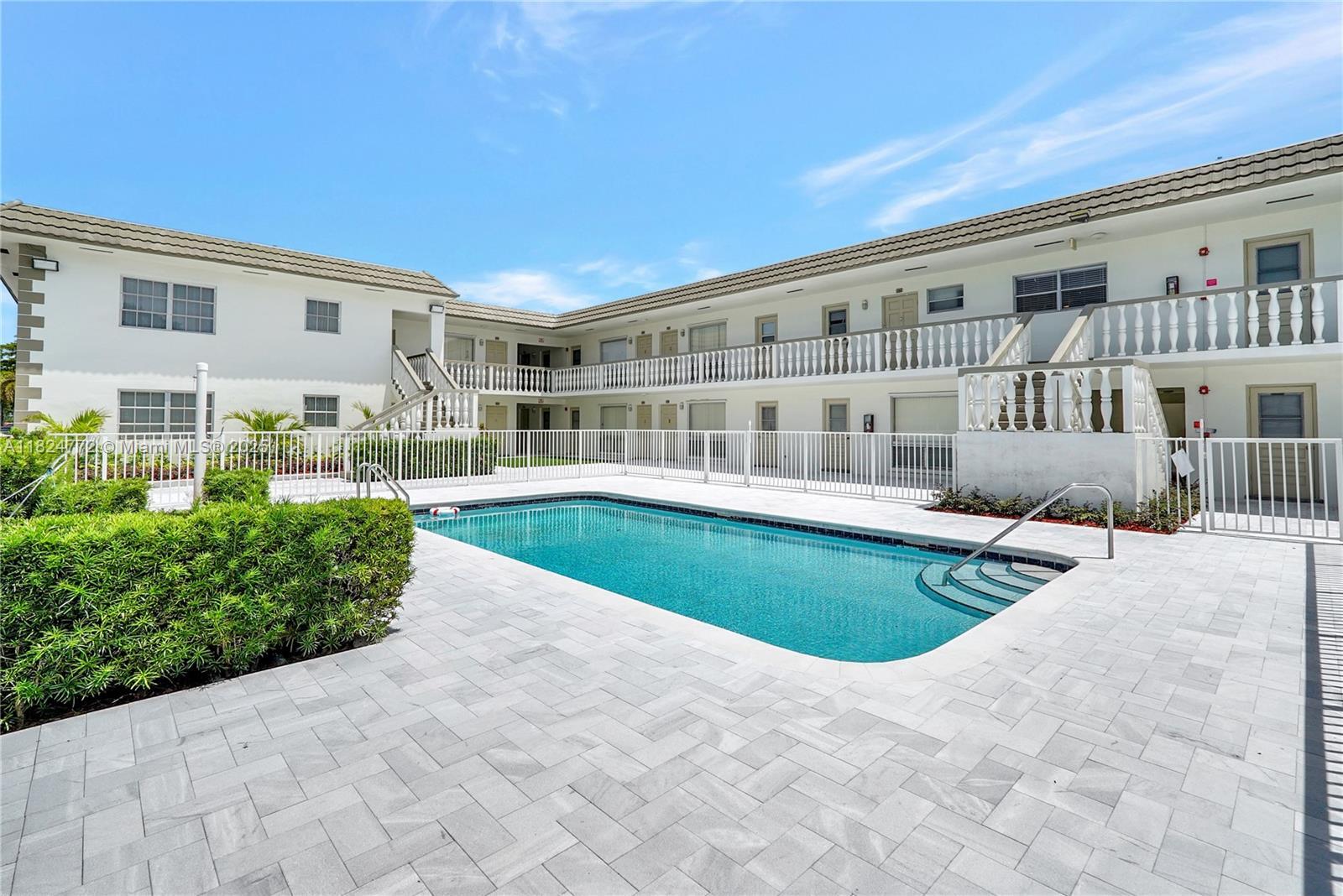 Property Photo:  5450 Hollywood Blvd 206  FL 33021 