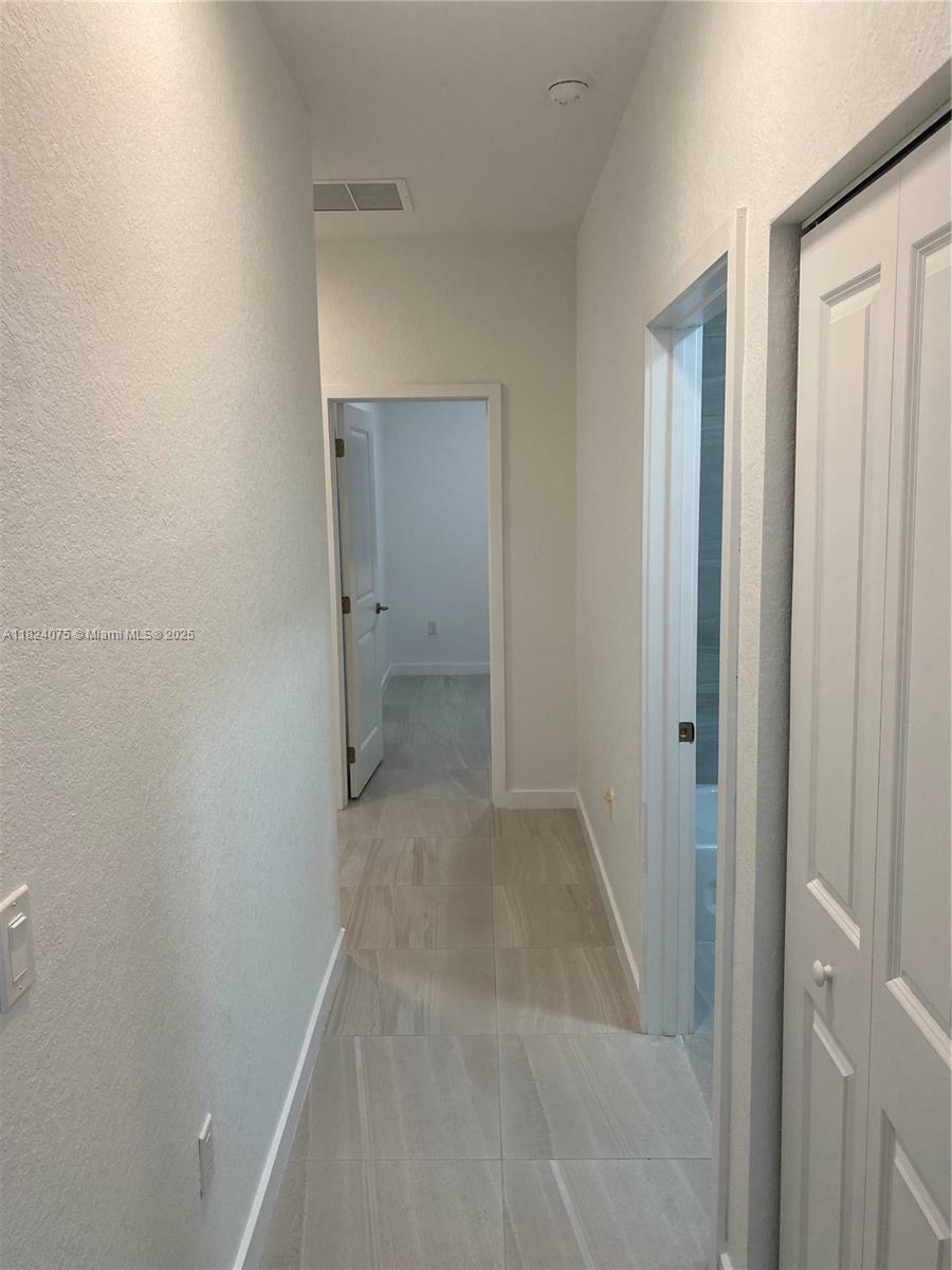 Property Photo: 15400 NE 7th Ave FL 33162