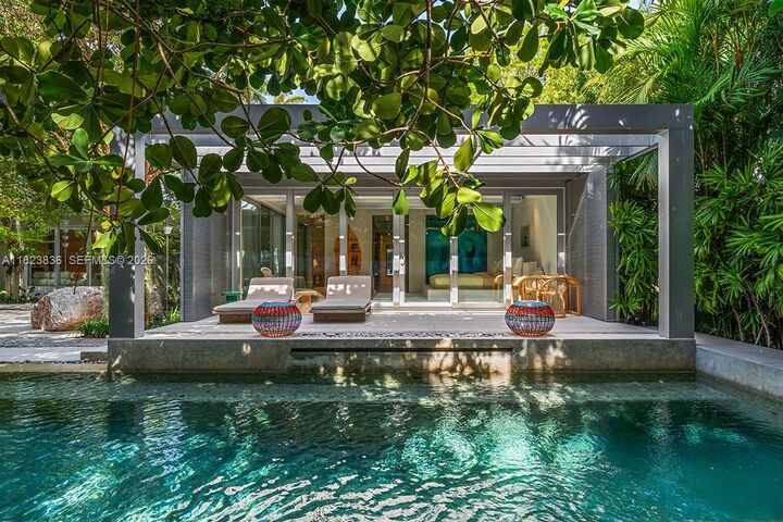 Property Photo:  11 La Gorce Cir  FL 33141 