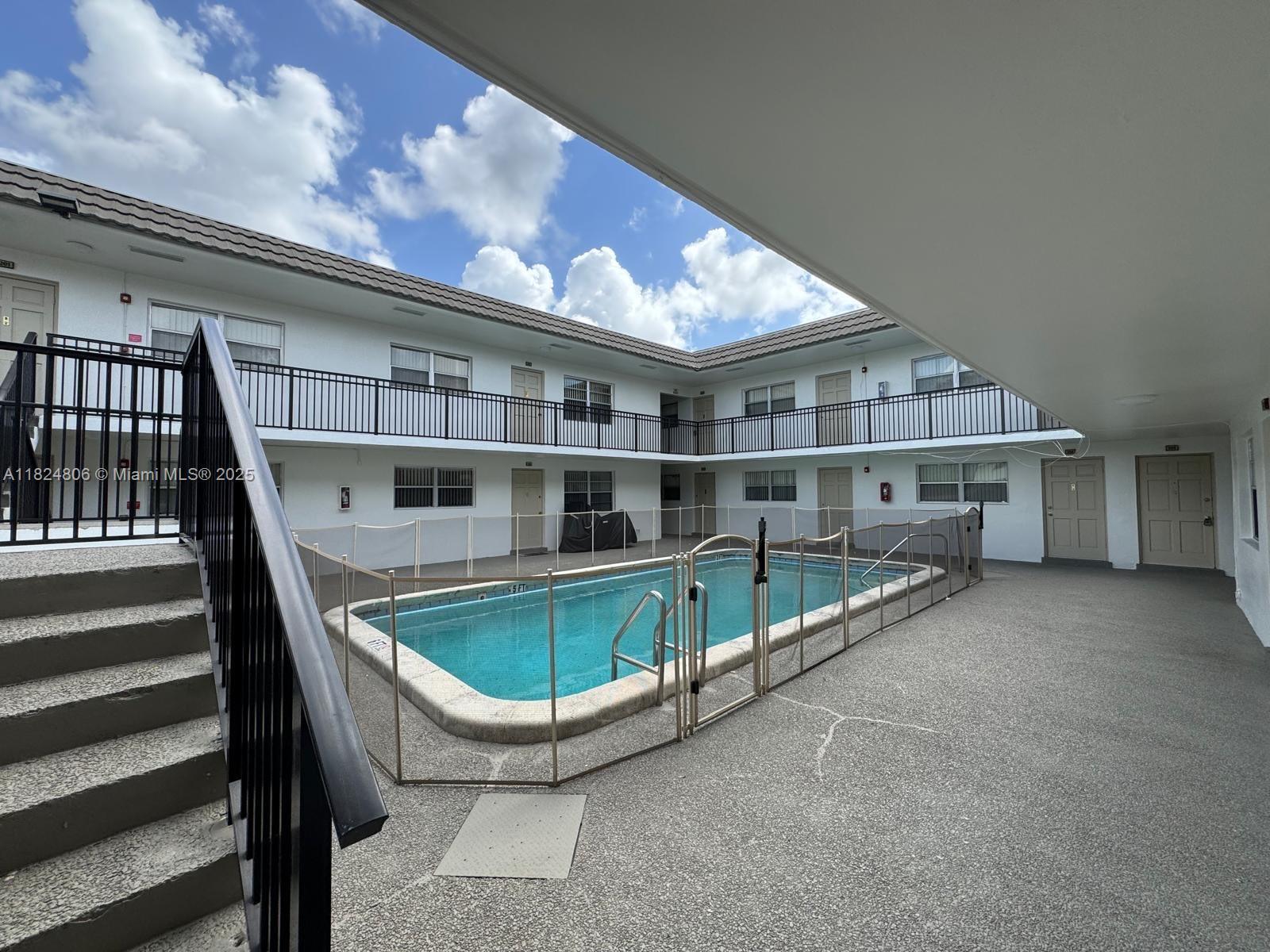 Property Photo:  4933 Hollywood Blvd 101  FL 33021 