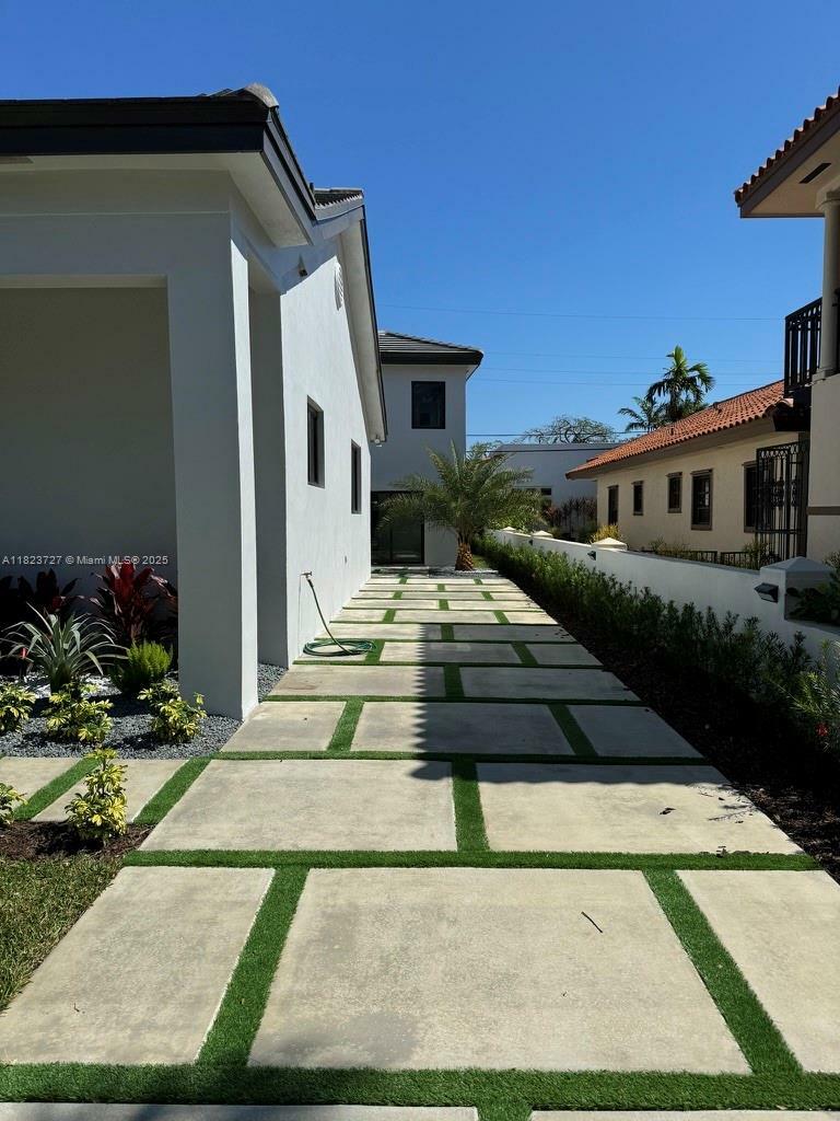 Property Photo: 1205 Wallace St FL 33134